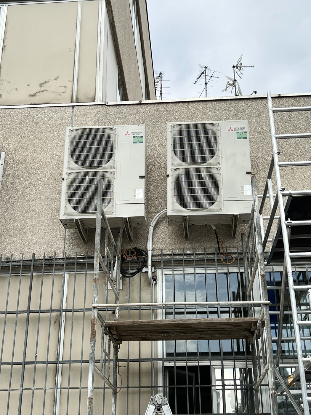 Canalizzato microforato esterno per il deposito Lynk&Co
